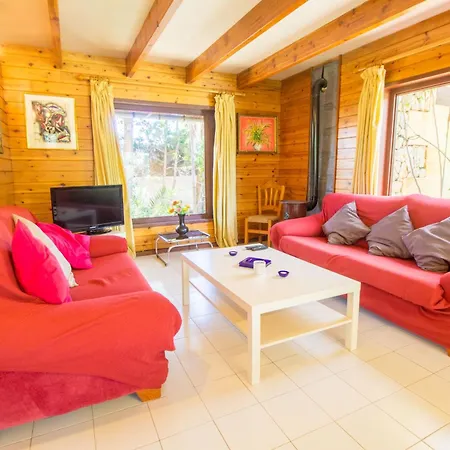 With Pool, Wifi And Smart Tv 波连萨港